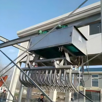 Machine de nettoyage de déchets flottants de type grappin hydraulique mobile sur rail pour réservoir de centrale hydroélectrique