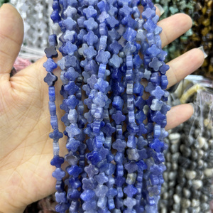 HUI RUI Piedra Natural 8*8*3mm Cuentas de trébol Piedra Natural Cristal Forma de trébol Cuentas espaciadoras de piedra para la fabricación de joyas Collar - Product Image 3