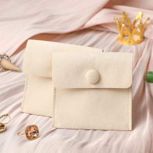 Pochette à bijoux de luxe en microfibre 8x8cm, sacs cadeaux recyclables en velours avec bouton-pression et séparateur pour bracelets, montres et lunettes - Product Image 6
