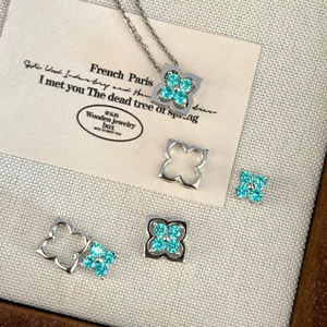 Collier élégant en chaîne à maillons en cuivre avec pendentif trèfle à quatre feuilles menthe <span class=keywords><strong>Mambo</strong></span> pour femmes, pendentif bleu Paraiba, bijoux tendance - Product Image 2