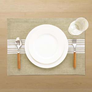 Sets de table en lin rayés à fines rayures contrastées pour événements commerciaux et salles de banquet - Product Image 1