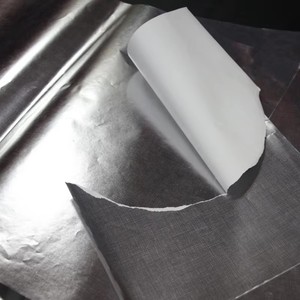 Papier métallisé simple face résistant à l'humidité et à l'humidité ambiante pour étiquettes de boissons et de vin, enduit d'un côté - Product Image 2