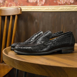 Chaussures plates pour hommes en cuir véritable de haute qualité avec propriétés antidérapantes - une nouvelle marque de chaussures souples pour hommes à la mode - Product Image 3