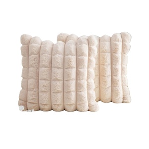 Fundas de Almohada Decorativas de Piel Sintética, Suaves y Acogedoras, con Diseño a Cuadros, Fundas de Almohada de Terciopelo para Sofá - Product Image 1