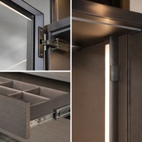 Armoire intégrée moderne de luxe avec porte en verre, éclairage LED, placage en noyer, bordure laser, sur mesure, modulaire