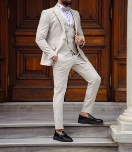 Dernier <span class=keywords><strong>costume</strong></span> <span class=keywords><strong>beige</strong></span> pour hommes <span class=keywords><strong>3</strong></span> pièces pour mariage garçon d'honneur sur mesure élégant mariage blazer gilet pantalon formel fête costumes ajustés - Product Image 3