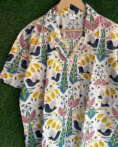 เสื้อเชิ้ตผู้หญิงแขนสั้นผ้าฝ้าย 100% ลายดอกไม้ ทรงหลวม สวมใส่สบายสำหรับฤดูร้อน มีกระเป๋า - Product Image 1