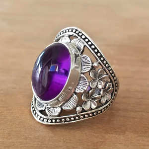 Anello Cocktail Q365 in Argento 925 con Incastonatura a Fiore e Pietra Viola, Unisex per Uso Quotidiano - Product Image 1