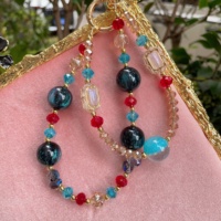 Colgante de cruz con pavé de cristales, accesorio para bolso/cadena de teléfono con diamantes de imitación en forma de lágrima en tono dorado, estilo gótico industrial pesado