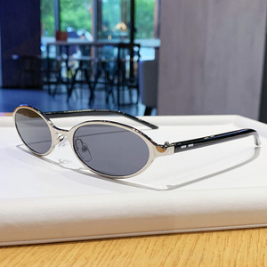 Montures de lunettes ovales en métal pour femmes, monture complète noire, design œil de chat, protection UV400, verres PC, numéro de pièce 98190 - Product Image 2