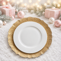 Assiette de présentation décorative en plastique doré de 13 pouces à bord festonné pour la mise en table de mariages, banquets et fêtes