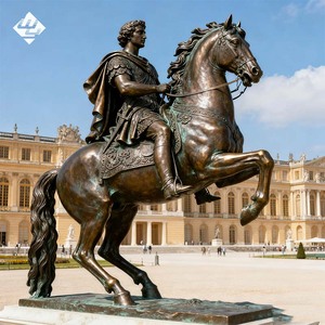 Escultura de Bronze de Cavaleiro Moderna Grande de Alta Qualidade para Decoração de Jardim ao Ar Livre - Product Image 1