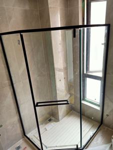 Salle de bain espace design grandes portes de douche en verre salle de douche avec fond en dalle de pierre - Product Image 4