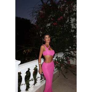 Robe de soirée chic en satin fuchsia Helanie, taille XL, robe de bal pour femme, longueur au sol, paillettes et perles - Product Image 1