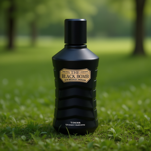 Le toner Black Bomb 140ml, programme de récupération cutanée, tous types de peau - Product Image 3