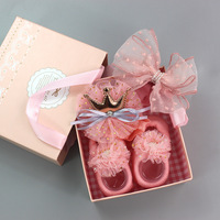 Vente chaude fantaisie cadeaux boîte Pack dentelle fleur arcs couronne princesse anti-dérapant bébé chaussettes bandeau ensemble 2024 nouveau-né bébé cadeau ensemble