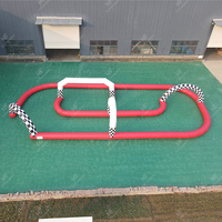 Jeu gonflable géant de course automobile pour adultes, idéal pour les fêtes, les team building et les activités sportives en extérieur, avec piste gonflable, populaire pour les jeux de carnaval.