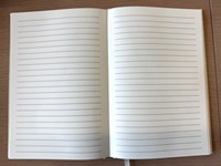 Carnet A5 en lin beige avec logo personnalisé, reliure cousue à plat, couverture rigide