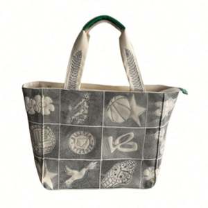 Custom Logo Canvas Tote Bag Personalized Shopping Bag with Low MOQ Stylish Versatile Canvas Tote for Every Occasion - Product Image 1