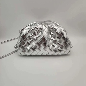 OEM chính hãng Da dệt xếp li Crossbody cô gái da bò phụ nữ ly hợp túi dệt Túi - Product Image 2