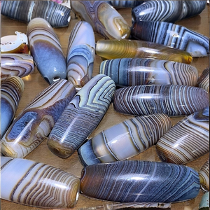 Perles de cristal naturel enroulées, polies, bleues Qin Dzi et perles bleues Dzi striées, mascotte, vente chaude - Product Image 2