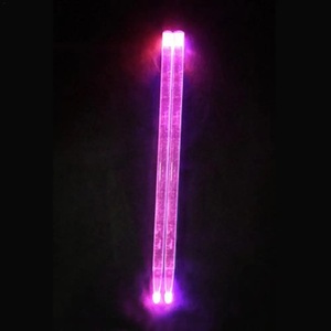 Bonito diseño <span class=keywords><strong>5A</strong></span> LED acrílico Drum Stick colorido fresco intermitente puesta en escena Stick accesorios para instrumentos que funcionan con pilas - Product Image 6