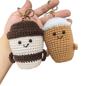 Lindo llavero de amigurumi hecho a mano de ganchillo con forma de taza de café, juguete de regalo, miniatura 3D de hilo tejido, llavero para coche, muñeco, colgante para bolso o mochila - Product Image 1