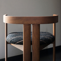 Chaise de salle à manger de style italien JP, couleur noyer, cadre en bois massif, chaise de salle à manger de jardin d'hôtel avec coussin