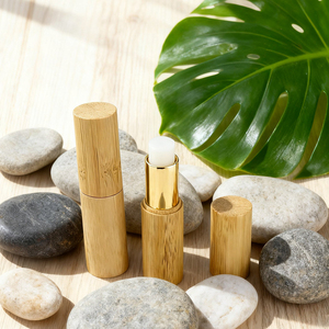 Tubo de Lápiz Labial de Bambú Reciclable y Ecológico de 4.5g, Interior Dorado, Empaque Cosmético de Color Personalizado de Lujo para Líneas de Belleza Premium - Product Image 4