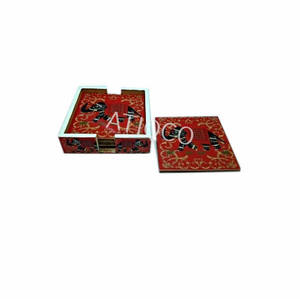 ที่รองแก้วไม้เคลือบสี่เหลี่ยมสีแดงพร้อมที่วางสำหรับบ้านและโรงแรม-เสื่อและแผ่นรองจานหรูหรา - Product Image 2