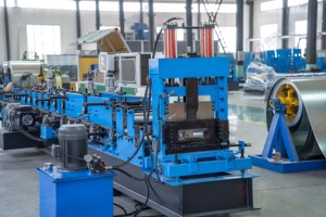 Vollautomatische <span class=keywords><strong>C</strong></span>-Profil-Rollformmaschine |   Stufenlose Breiten- und Höhenverstellung - Product Image 3