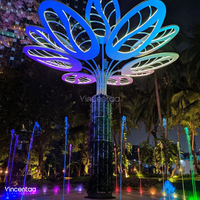 Sculpture d'arbre en métal feuille bleue Vincentaa, fontaine illuminée avec verdure suspendue pour aménagement paysager de place publique