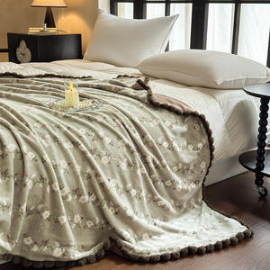 Petite couverture légère en polaire de polyester à motifs floraux corail pour chambre à coucher, canapé et châle de sieste - Utilisation printemps/automne - Product Image 2