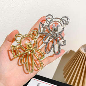 <span class=keywords><strong>Ours</strong></span> en alliage creux en trois dimensions Pince à cheveux pour fille 10cm Large Metal Imitation Pearl Shark Clip Elegant Simple Hair Claw - Product Image 3