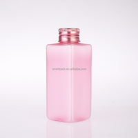 Emballage de lotion de soin de la peau de petite bouteille carrée rose givrée de 120ml 4oz contenant de liquide cosmétique avec bouchon en aluminium