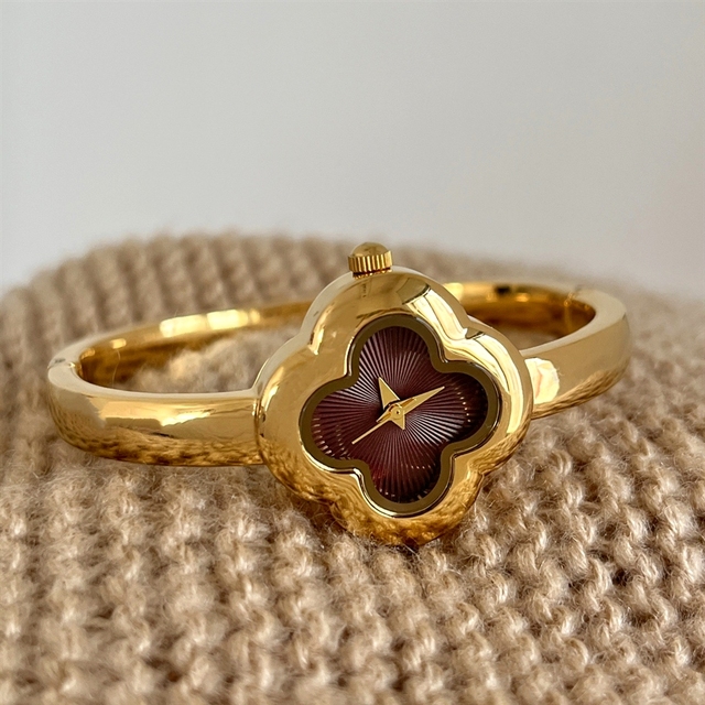 Retro Antique Style Quartz Watch IEKE  Bracelet Watch Is a Niche Design for Women Exuding a Sense of Light Luxury