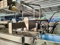 Machine avancée d'injecteur de remplissage de beignet de forme de fleur de YOSLON Machine de robot de beignet Machine de glaçage de beignet