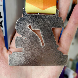 Vélo d'équilibre pour enfants, médaille en métal personnalisée de style moderne et antique avec ruban pour compétition sportive - Product Image 5