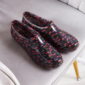 Zapatos de PVC impermeables antideslizantes <span class=keywords><strong>para</strong></span> trabajo de cocina a la moda, zapatos de agua de cristal, zapatos de <span class=keywords><strong>lluvia</strong></span> bajos de boca baja gruesa <span class=keywords><strong>para</strong></span> <span class=keywords><strong>mujer</strong></span> - Product Image 3