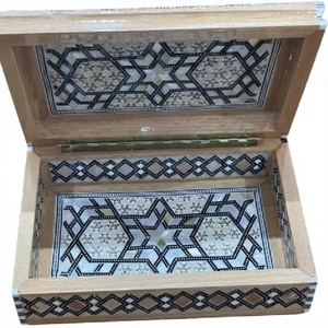 Boîte à bijoux en bois artisanale égyptienne Sultana en nacre – Organisateur de bibelots incrusté de mosaïque (8x5x2,5 po) - Product Image 1