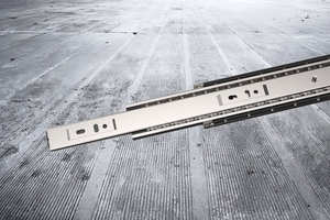 Glissière de tiroir en acier inoxydable 316, montage latéral à extension complète avec dégagement rapide pour armoires à outils - Product Image 4