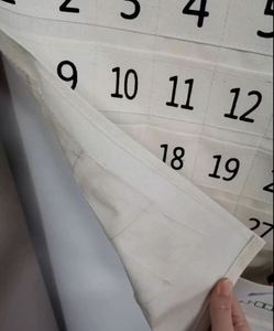 Calendario mensual colgante al por mayor con 31 bolsillos y bolsas de almacenamiento colgantes laterales - Product Image 4