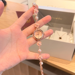 Reloj de Pulsera de Lujo Discreto para Mujer, Reloj de Cuarzo con Esfera de Concha e Incrustaciones de Diamantes - Product Image 1