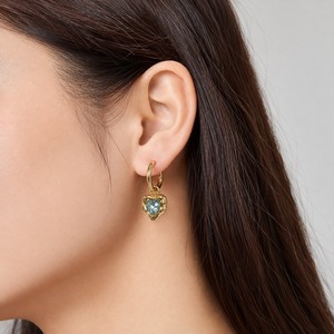 Pendientes de Aro con Dije de Corazón de Acero Inoxidable, Chapados al Vacío en Oro de 14K, Tono Oro/Plata, con Circonitas Blancas, Rosas y Azules - Product Image 6