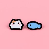 Broches en métal en gros, motifs de dessins animés, mignonnes, avec impression UV, motifs chat et poisson, broches créatives pour couples, pour vêtements, sacs et sacs à dos, en stock