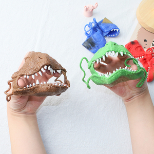 Marionnette de doigt amusante en forme de tête de dinosaure, en plastique TPR souple non toxique, avec langue et pattes, pour enfants, vente directe usine, marionnettes en caoutchouc - Product Image 2