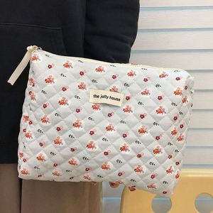 Wholesale Handmade Floral Cotton Zipper Quilted Bag Soft Cotton <b>Makeup</b> Brushes <b>Storage</b> Bag Floral <b>Makeup</b> Bag - Product Image 6