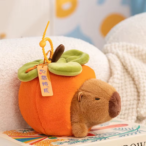 ตุ๊กตาคาปิบาร่าน่ารัก สวมหมวกสตรอว์เบอร์รี่ พวงกุญแจตุ๊กตาหมูน้ำ - Product Image 2