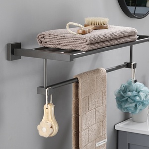 Set di Accessori di Lusso per il Bagno in Alluminio Grigio Canna di Fucile, Organizer da Parete con Portasciugamani a Barra e a Ripiano - Product Image 1