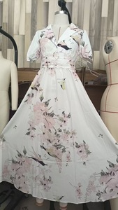Robe longue d'été vintage pour femme, taille haute, imprimé floral, col en V, manches lanternes, coupe évasée - Product Image 4